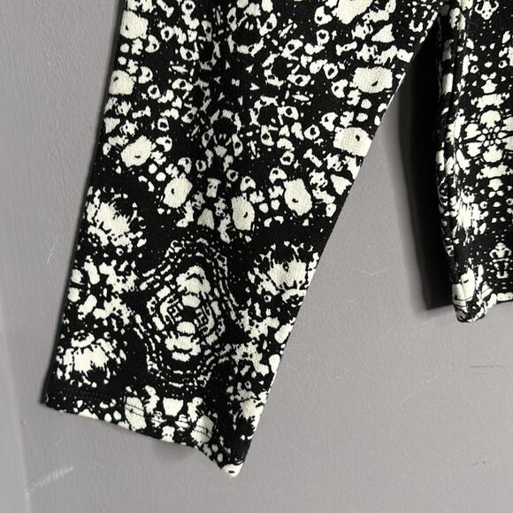 Abercrombie & Fitch Black and White Print Long Sleeve Cropped Top Size Medium - Picture 4 of 7